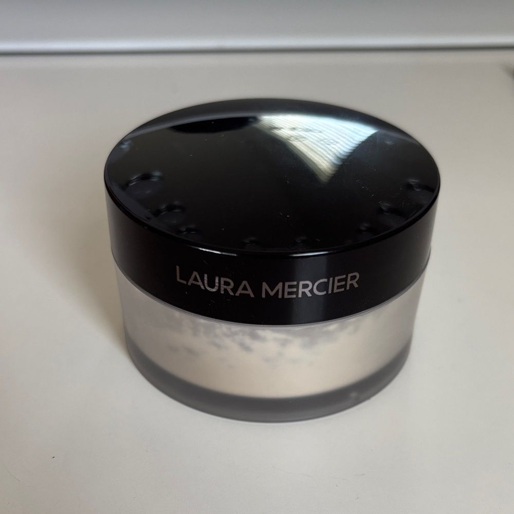 Laura Mercier Loose Setting Powder with Black Lid